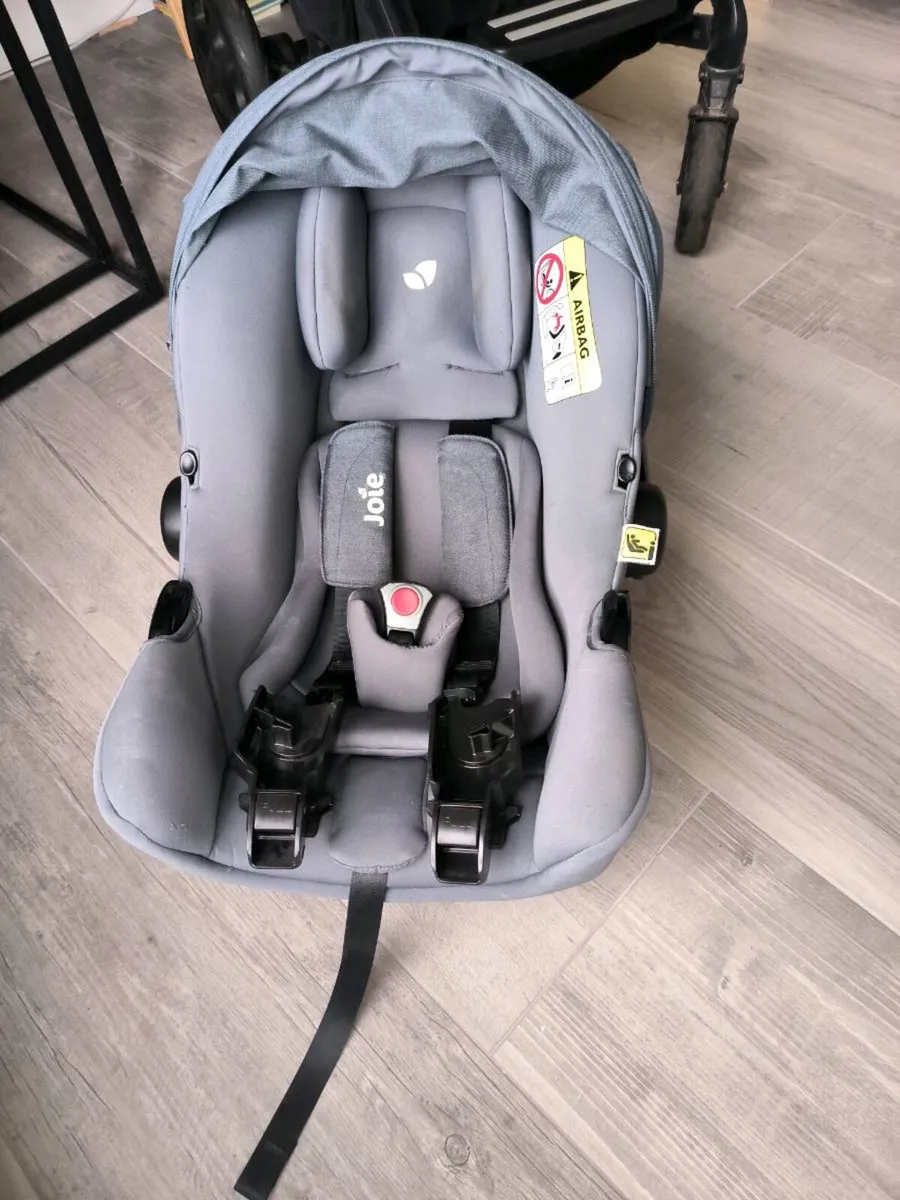 Joie Chrome DLX Trio 3-in-1 Travel System Bundle - Image 3