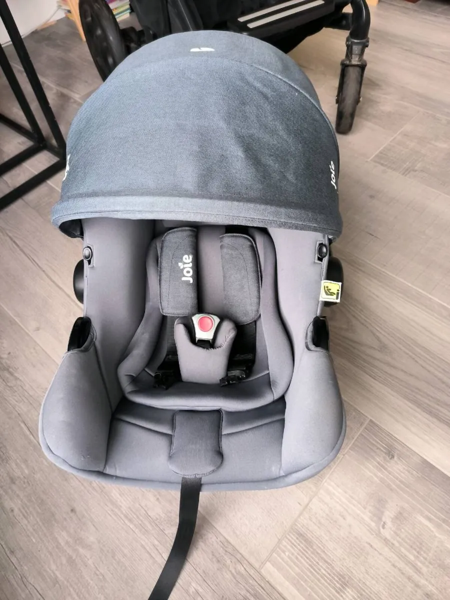 Joie Chrome DLX Trio 3-in-1 Travel System Bundle - Image 2