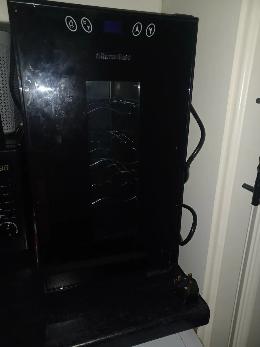 Wine fridge - Image 1