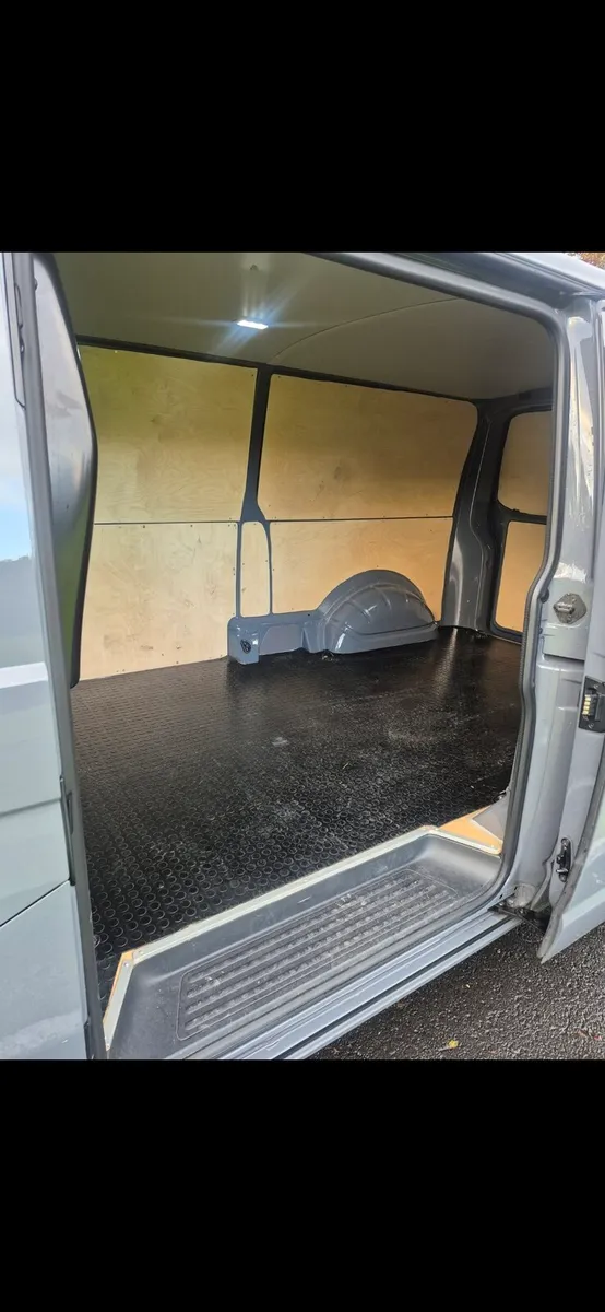 Volkswagen transporter - Image 2