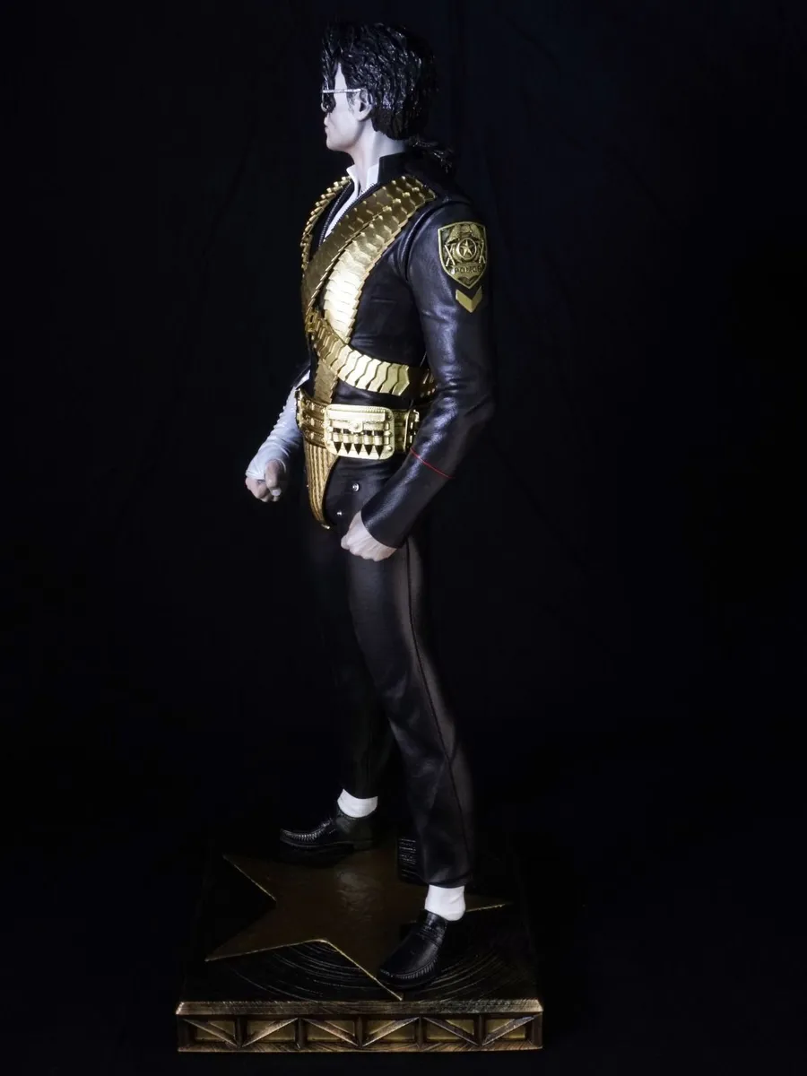 Michael Jackson statue realistic looking - Image 2