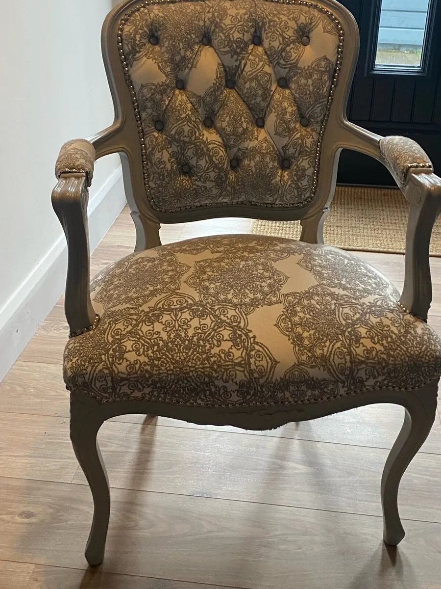 Table & Chair - Image 3
