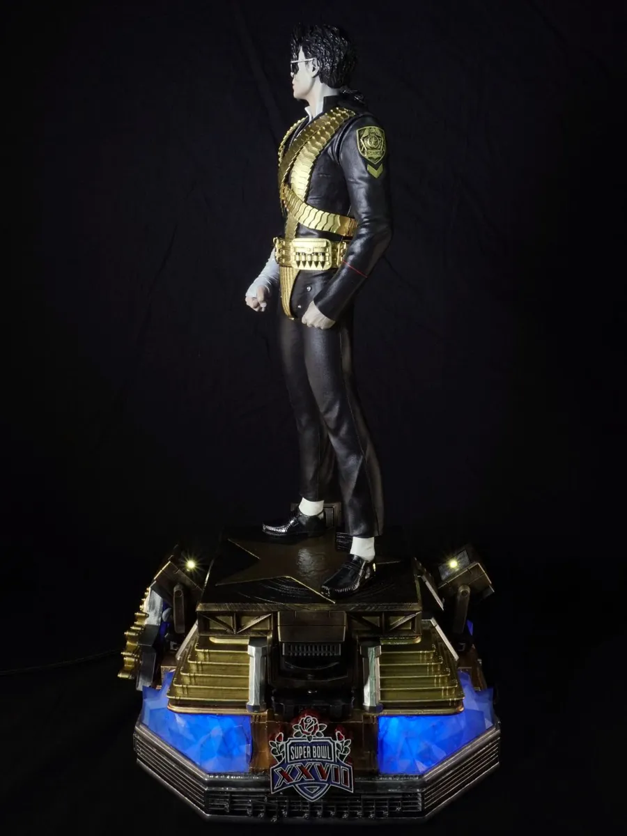 Michael Jackson statue realistic looking - Image 4