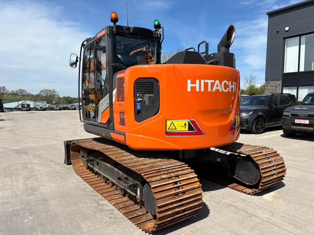 2025 HITACHI ZX 135-7 - Image 4