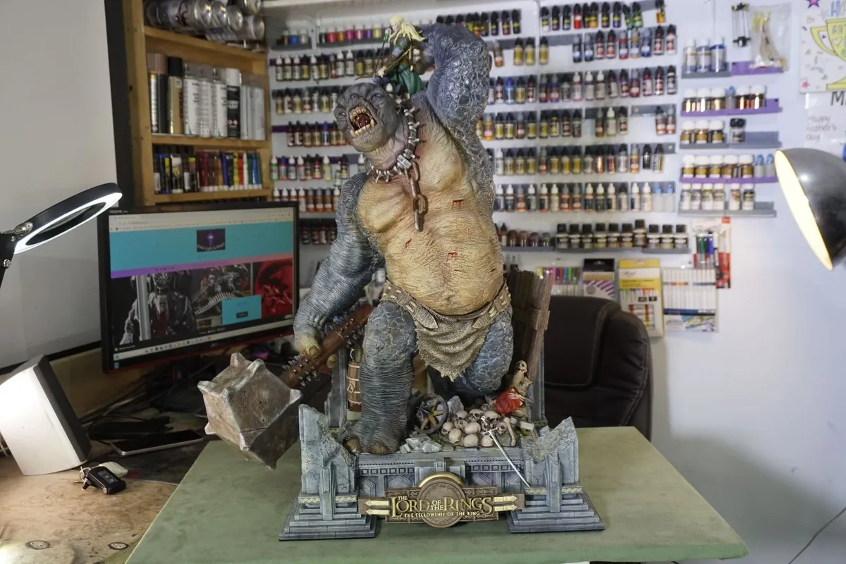 Lord of the Rings Statue Large with Extreme detail - Image 1
