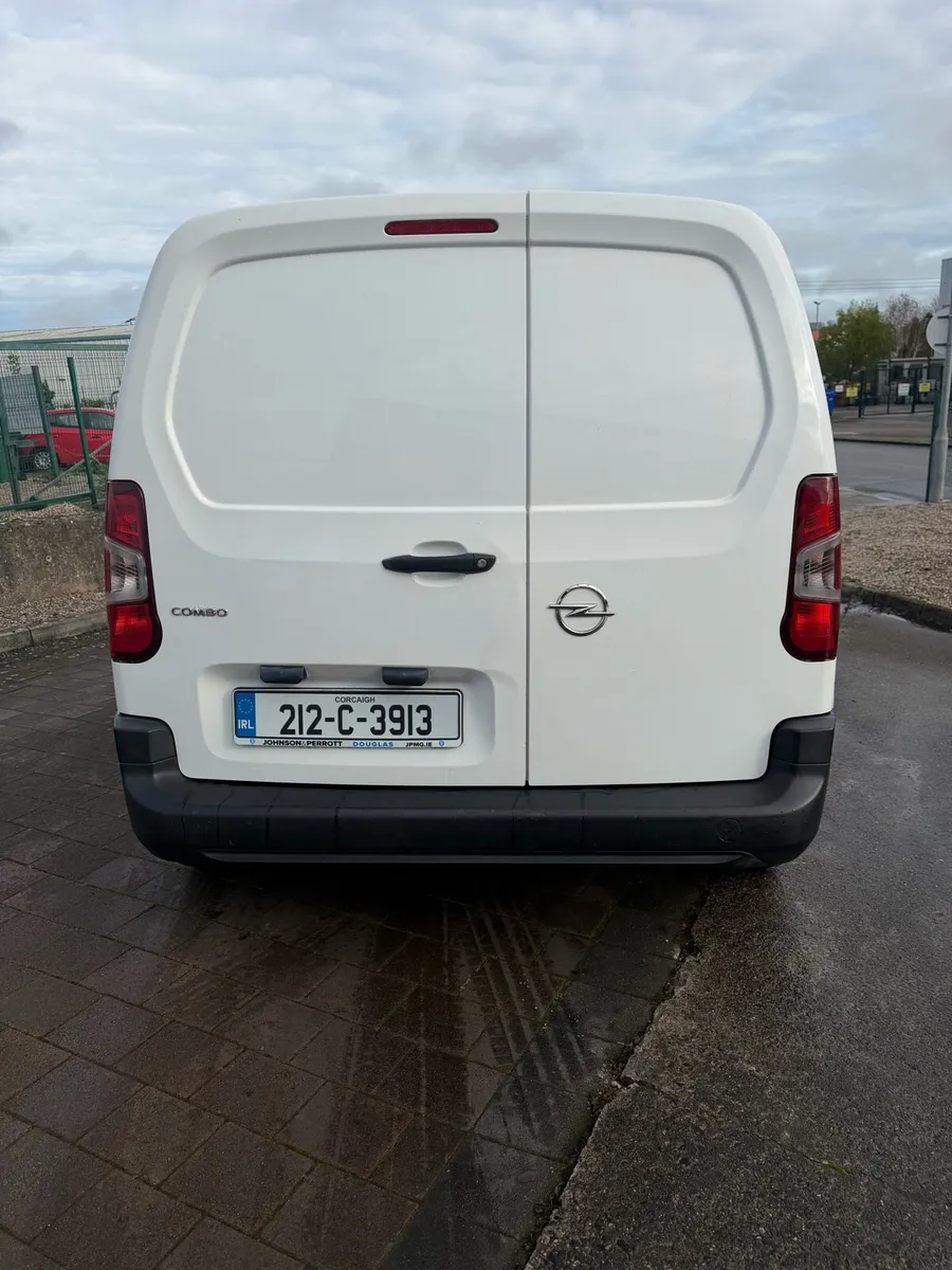2021 Opel combo NO VAT - Image 3