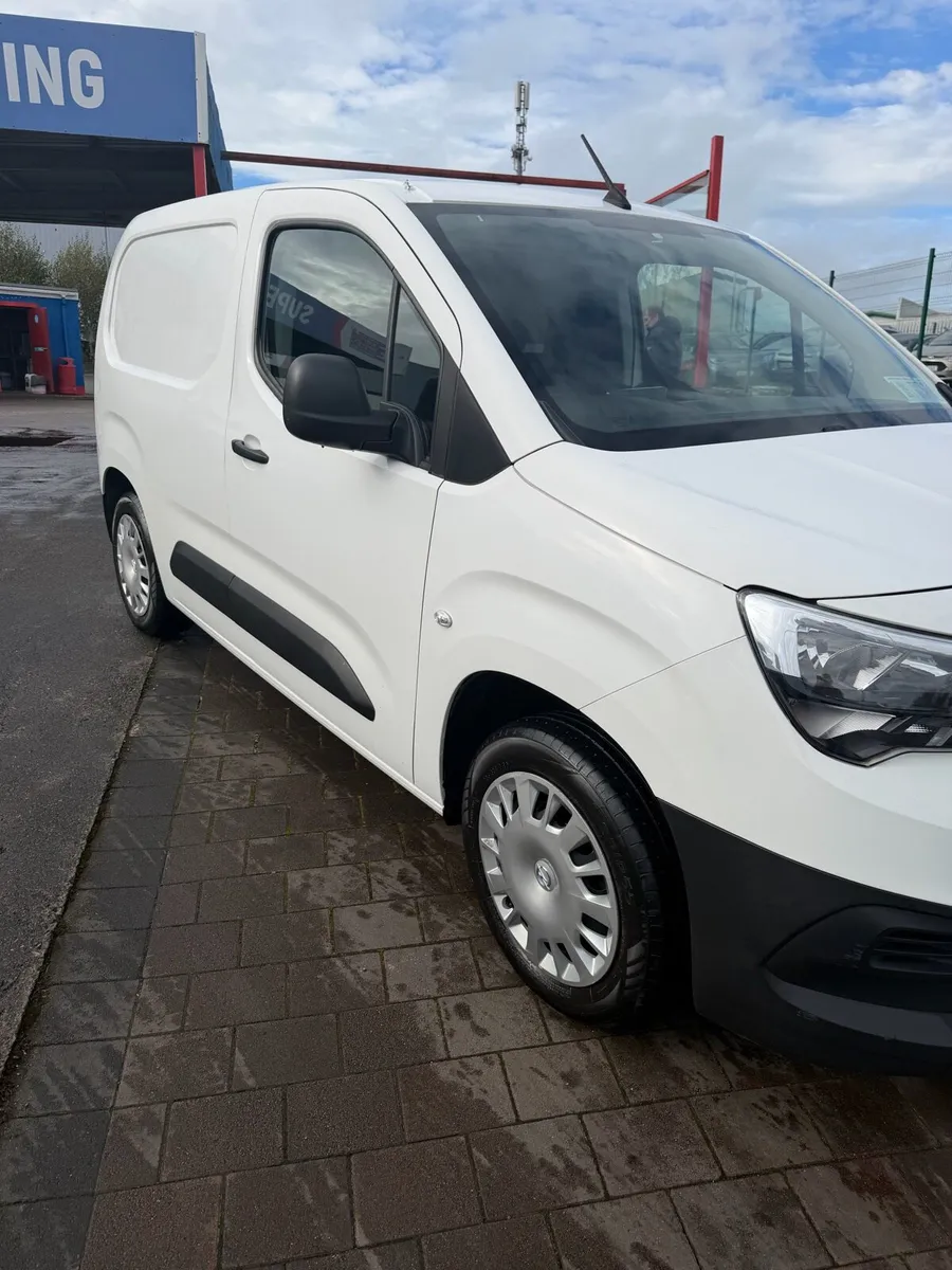 2021 Opel combo NO VAT - Image 4