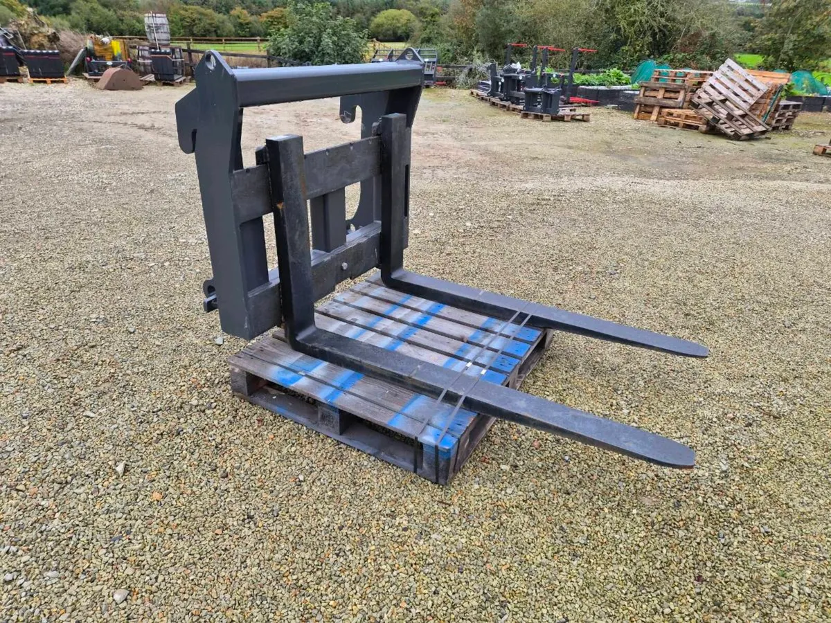 Industrial pallet forks - Image 1