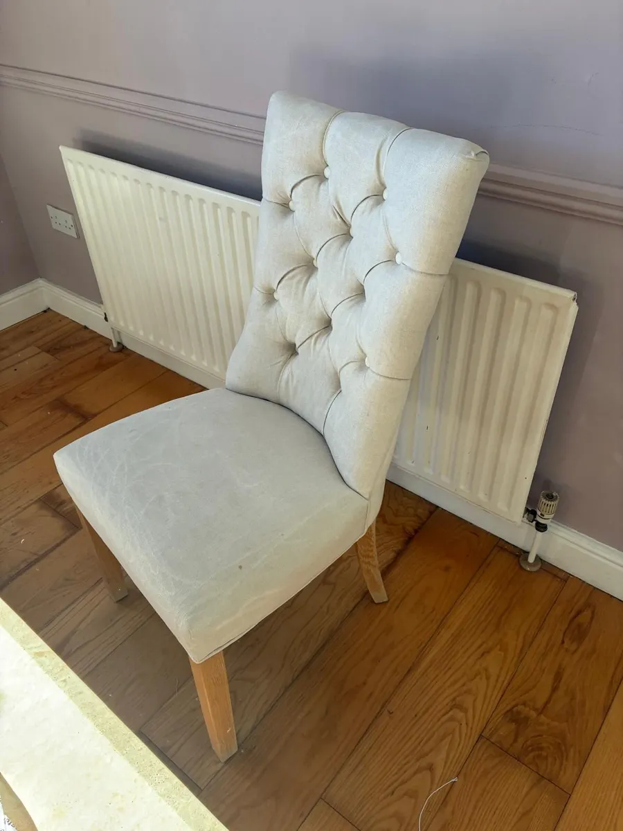 Table and Chairs - Image 3