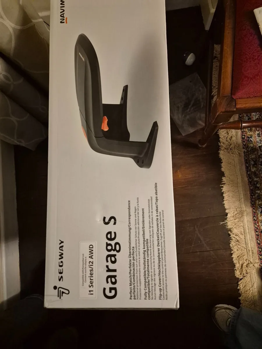 Lawnmower garage - Image 3