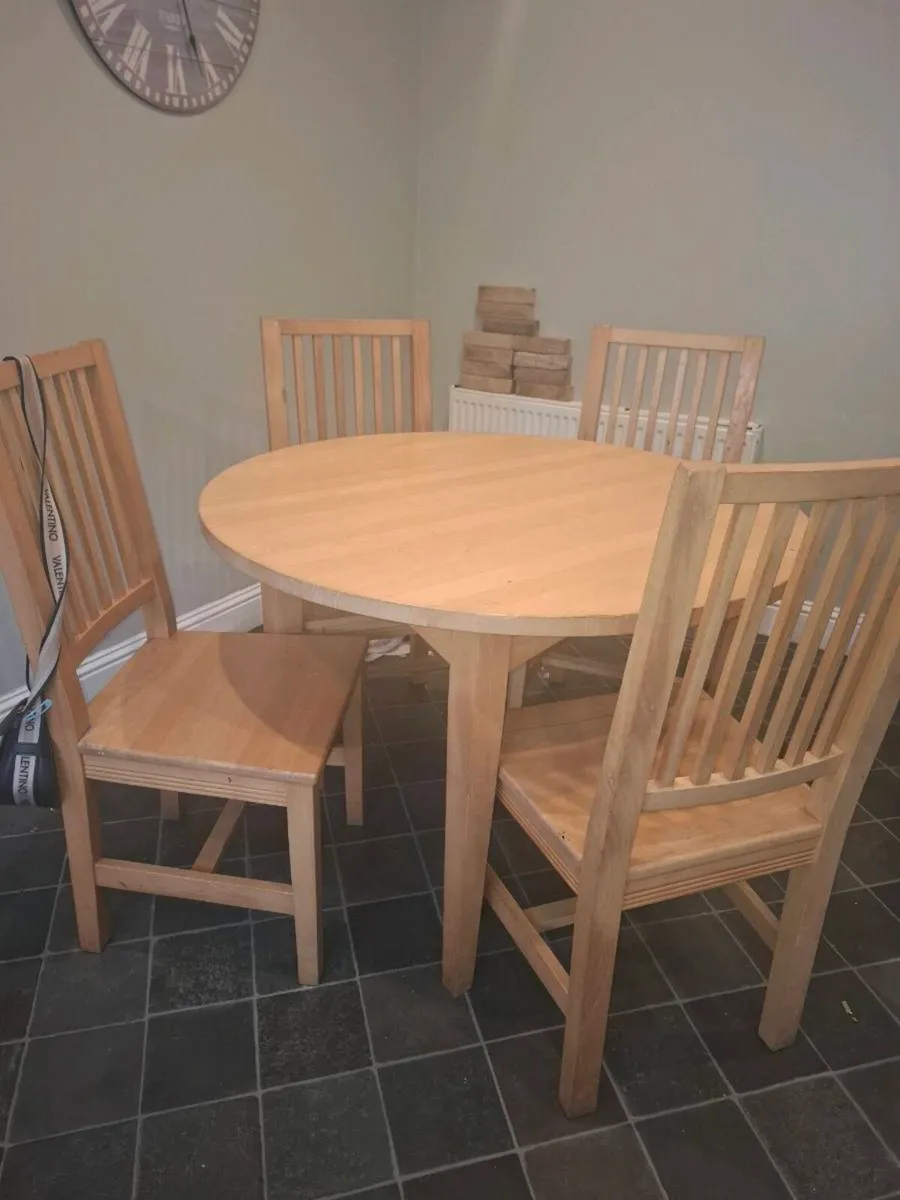 Round Kitchen table and 4 chairs - Image 2