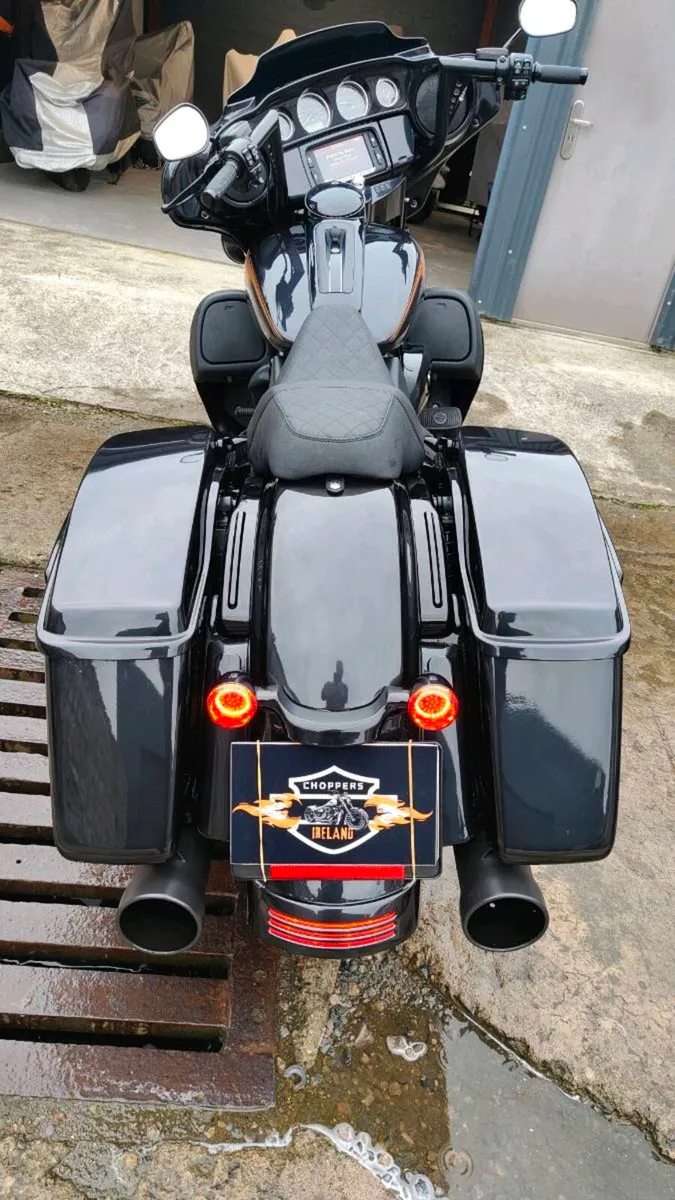 HARLEY DAVIDSON STREET GLIDE  M8 - Image 2