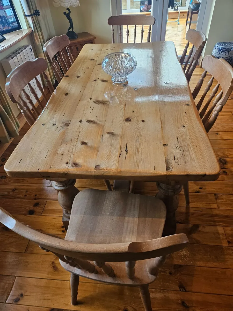 Kitchen table and chairs. - Image 2