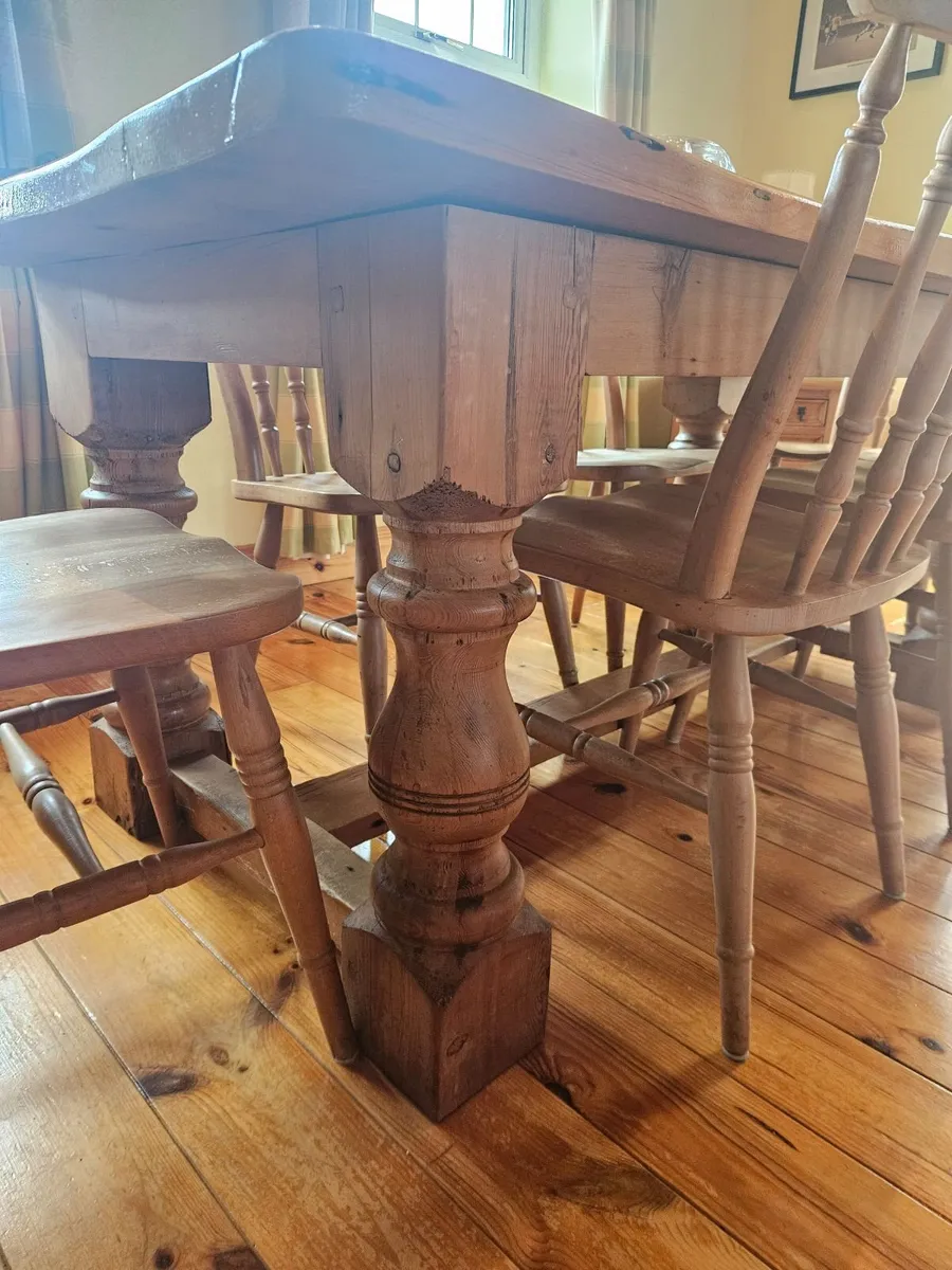 Kitchen table and chairs. - Image 3