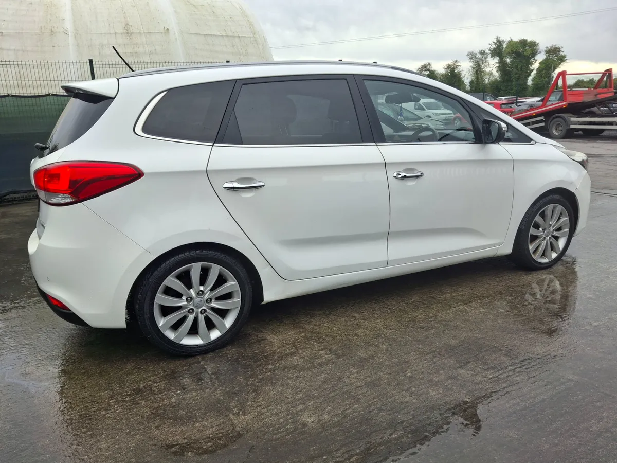 142 Kia Carens    7 seater  Full leather - Image 3