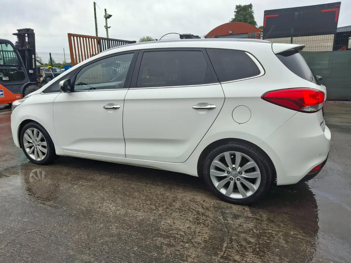 142 Kia Carens    7 seater  Full leather - Image 4