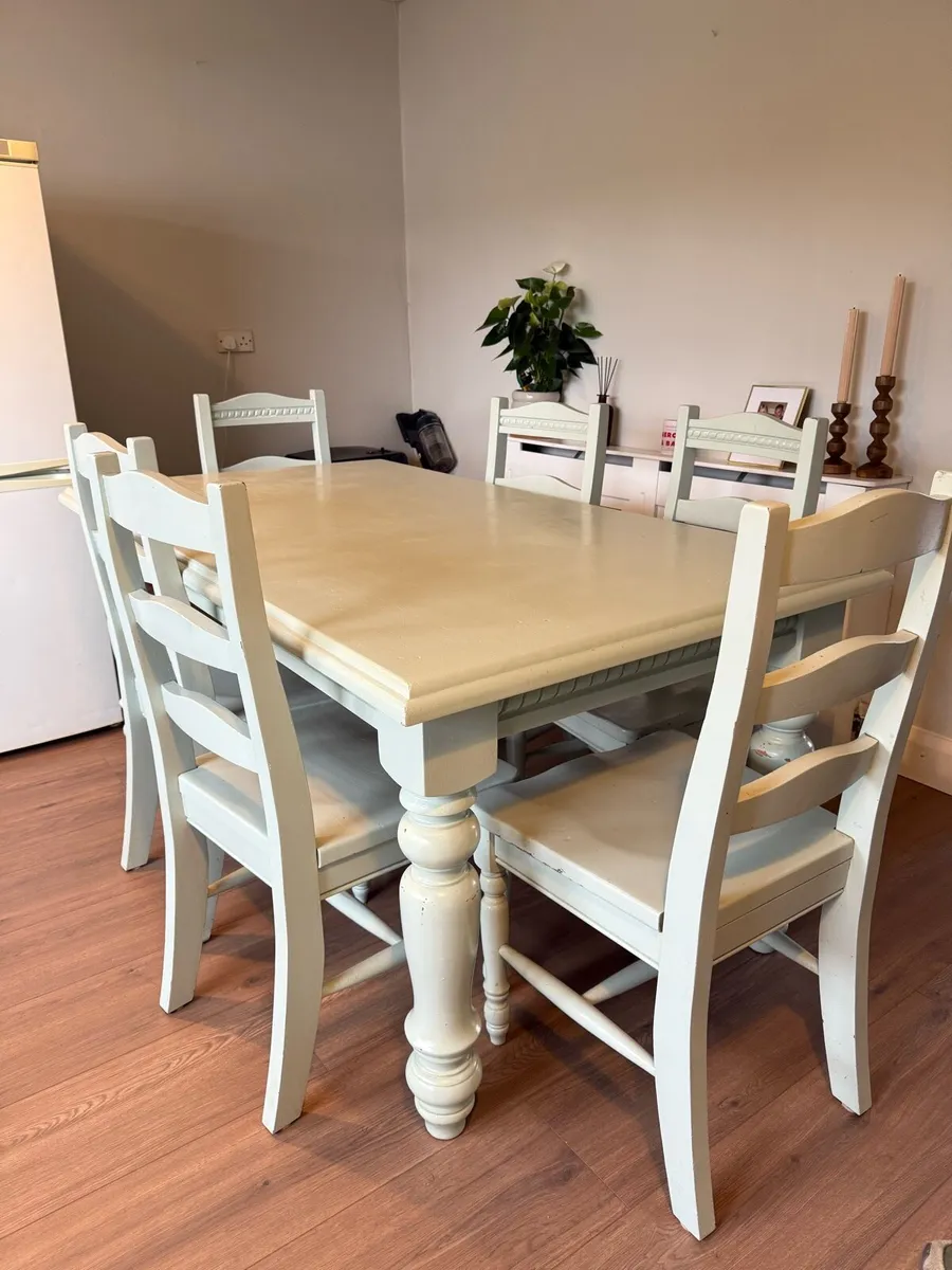 Solid pine wood country-style table and six chairs - Image 2