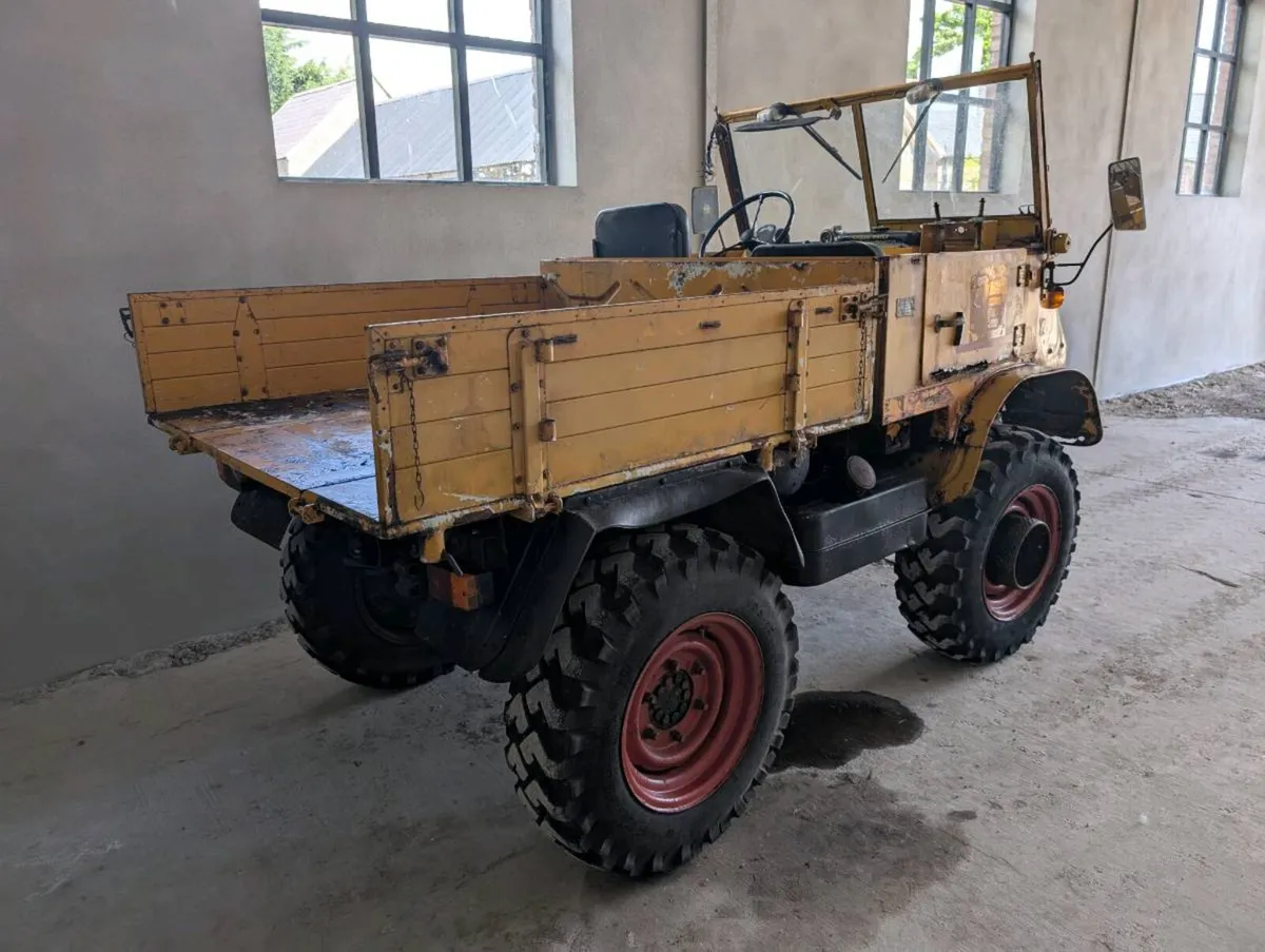 Mercedes  Unimog 411 - Image 2