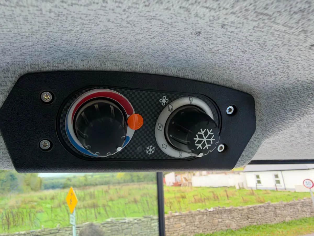 2019 New Holland T4.65S with Loader - Image 4
