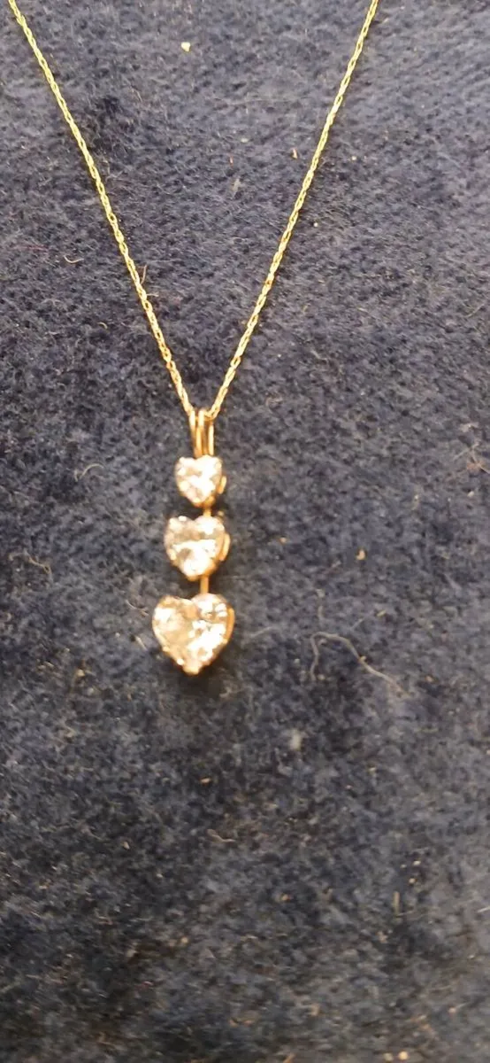 9ct cz pendant and chain - Image 1