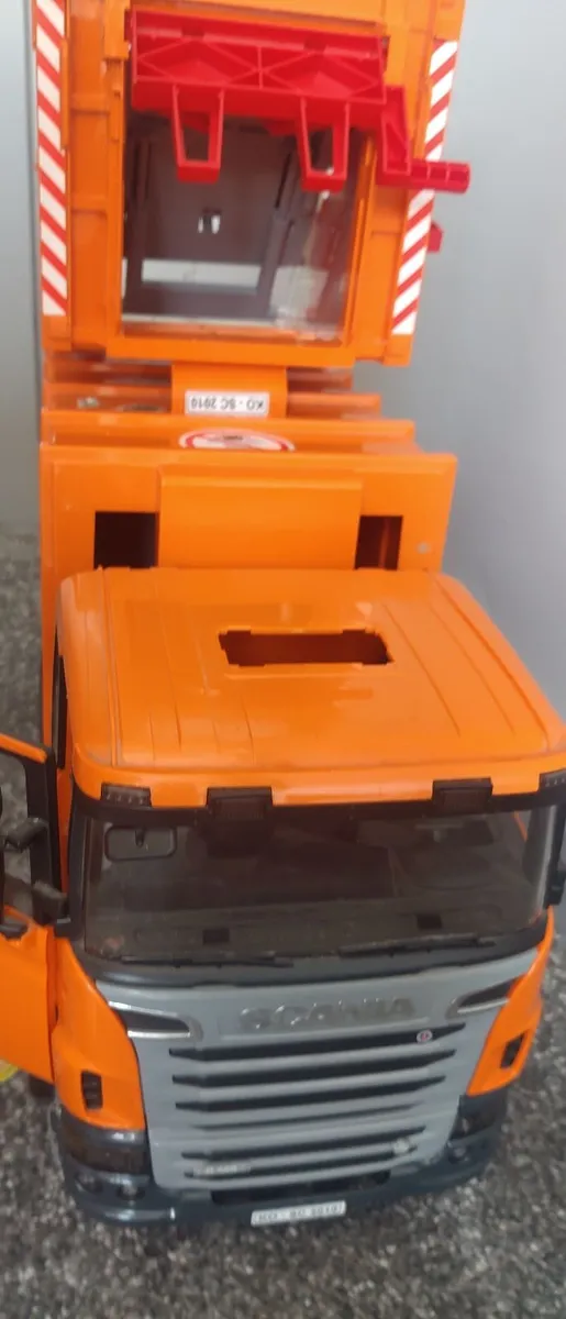 Bruder garbage truck great condition barely used - Image 2
