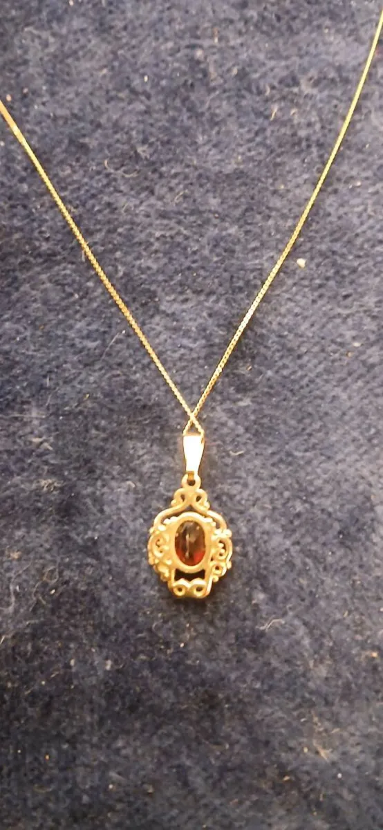 9ct antique garnet pendant and chain - Image 3