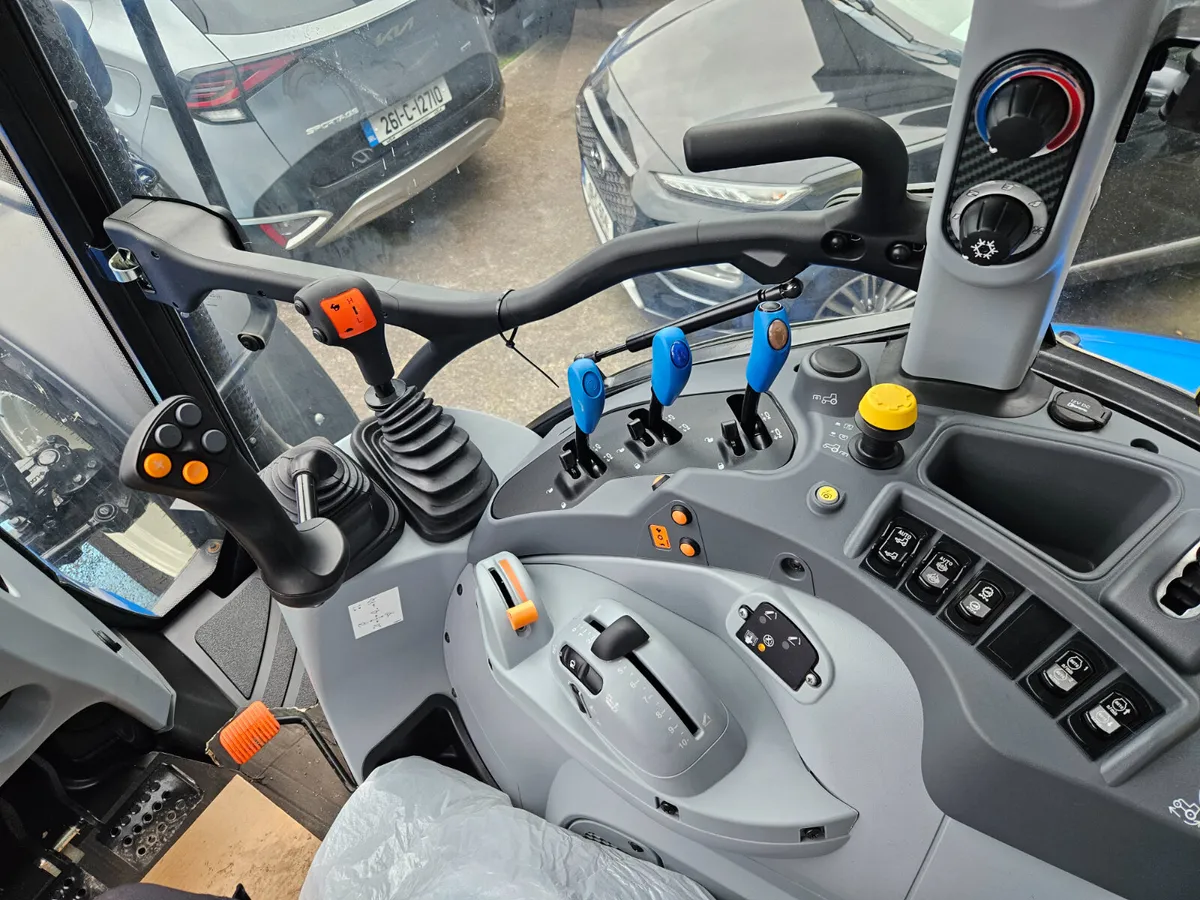 NEW HOLLAND T5.120 Ex Demo - Image 4
