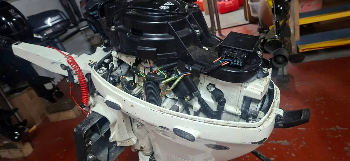 9.9 Johnson in Horsepower Workshop - Image 4