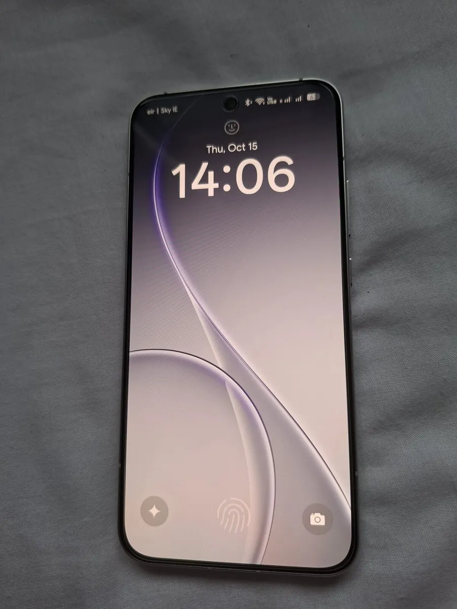 OPPO Reno 15 5G 512GB Like New 2 Free Cases - Image 2