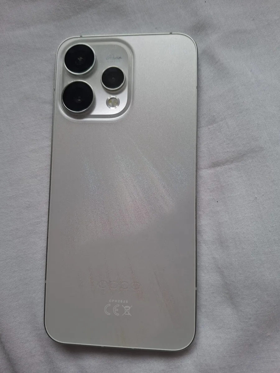 OPPO Reno 15 5G 512GB Like New 2 Free Cases - Image 1