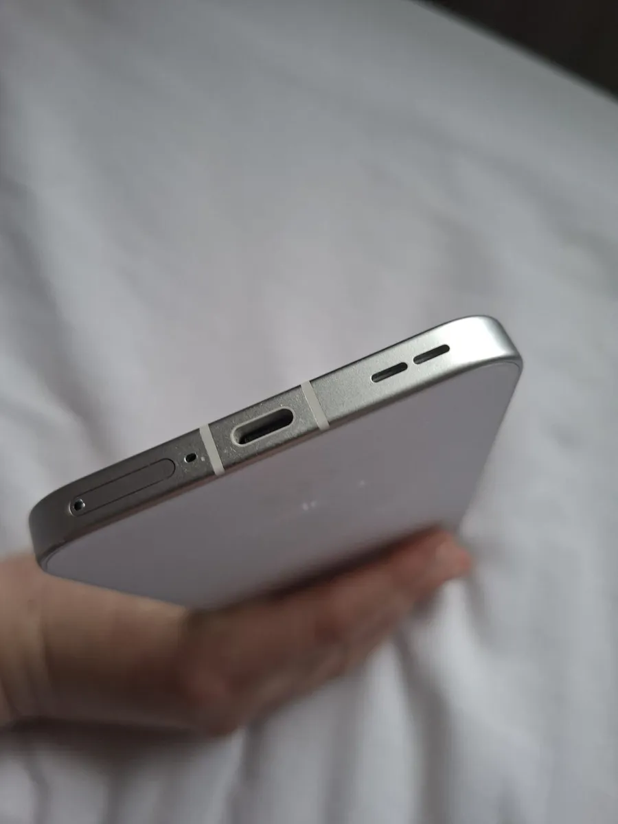 OPPO Reno 15 5G 512GB Like New 2 Free Cases - Image 4