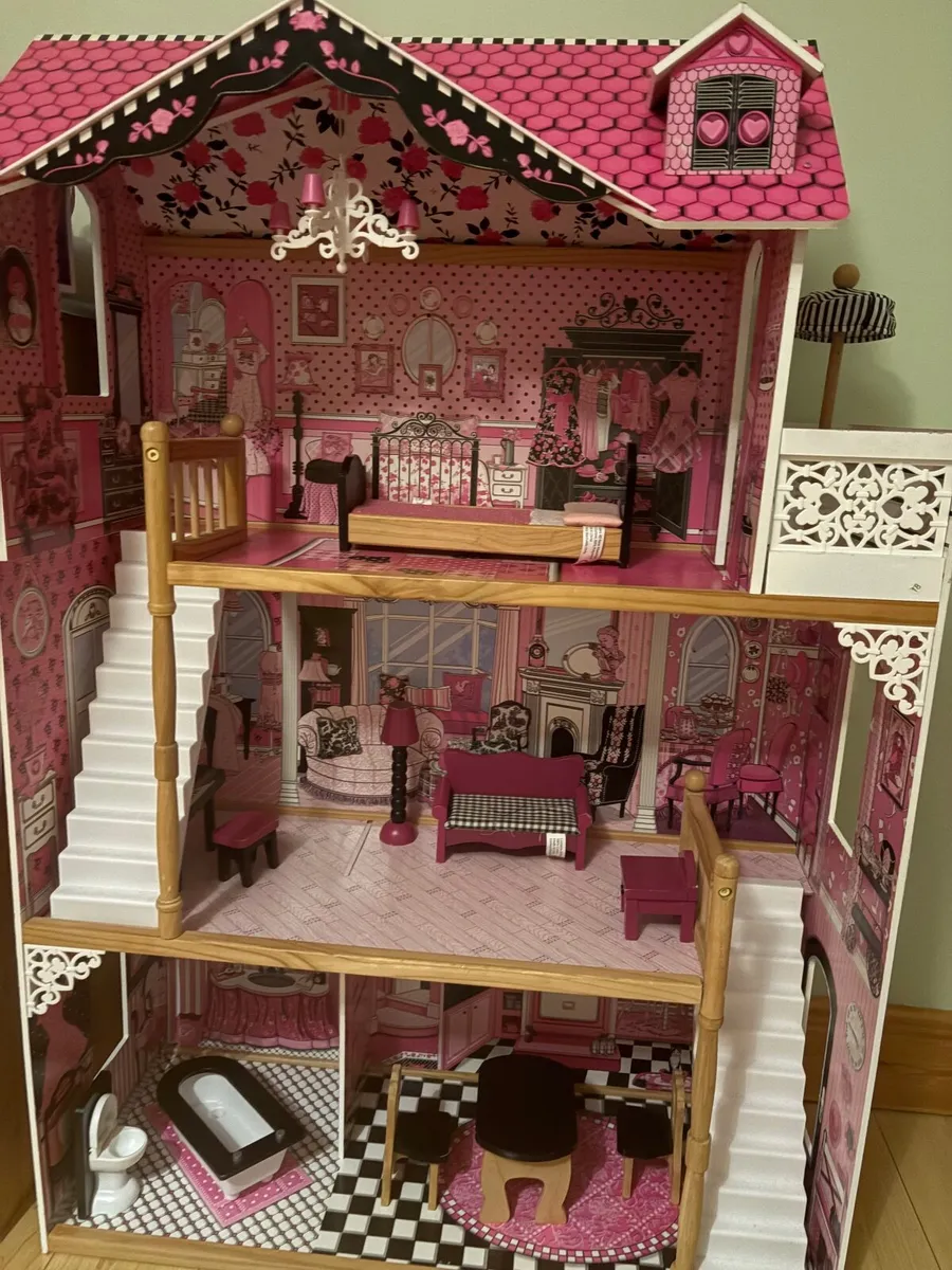 Dolls house with furniture - Image 1