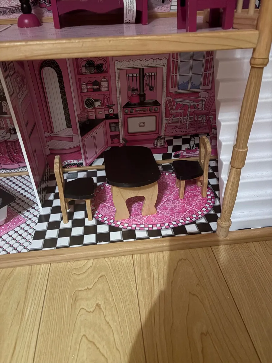 Dolls house with furniture - Image 2