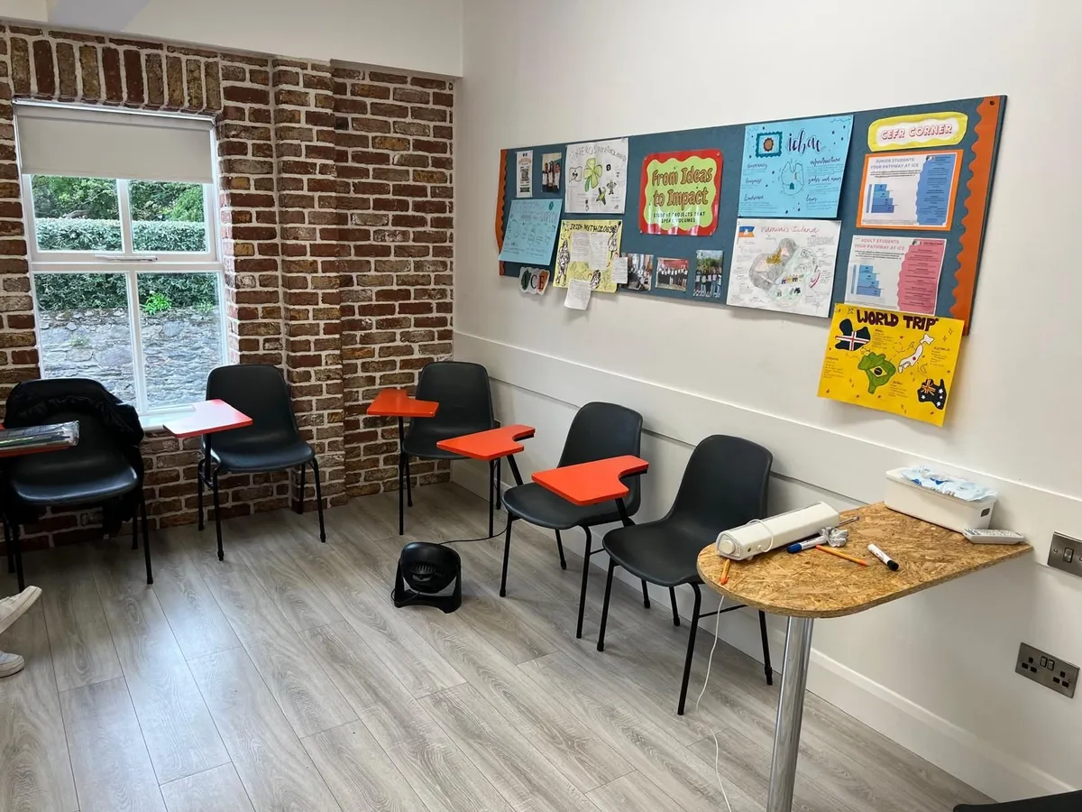 School chairs with built in desktop - Image 2