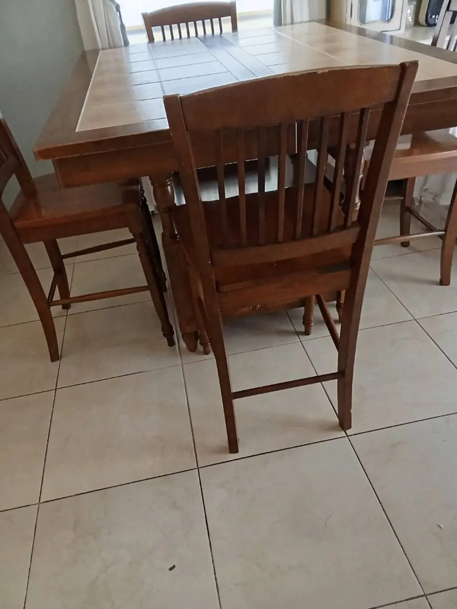 Bar table and stools - Image 4
