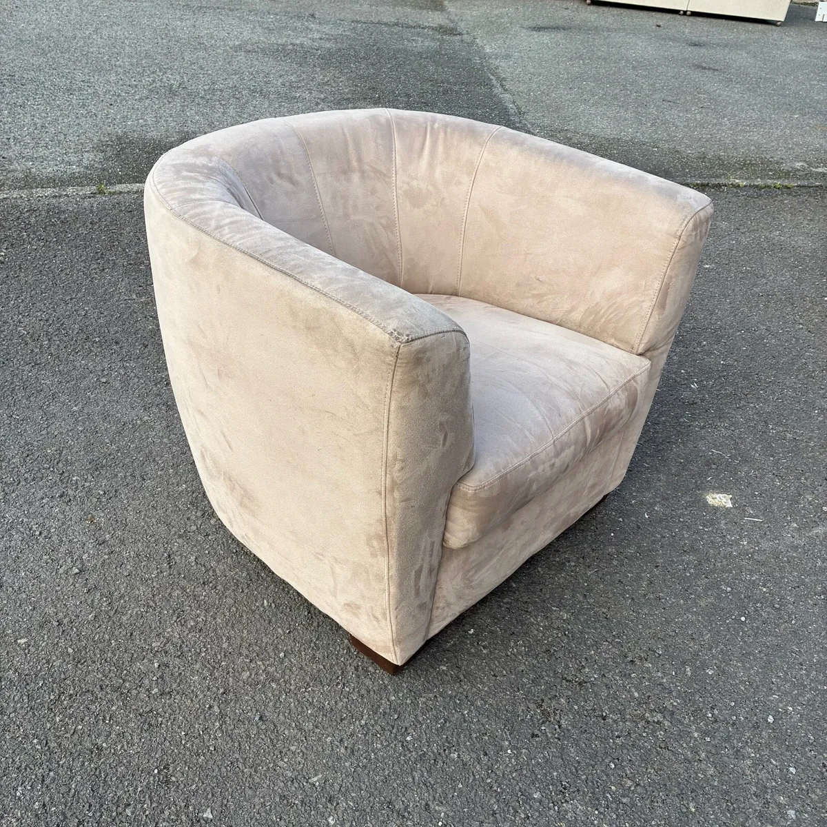 Incanto Divani  Velvet Tub Chair- Very Comfy - Image 3