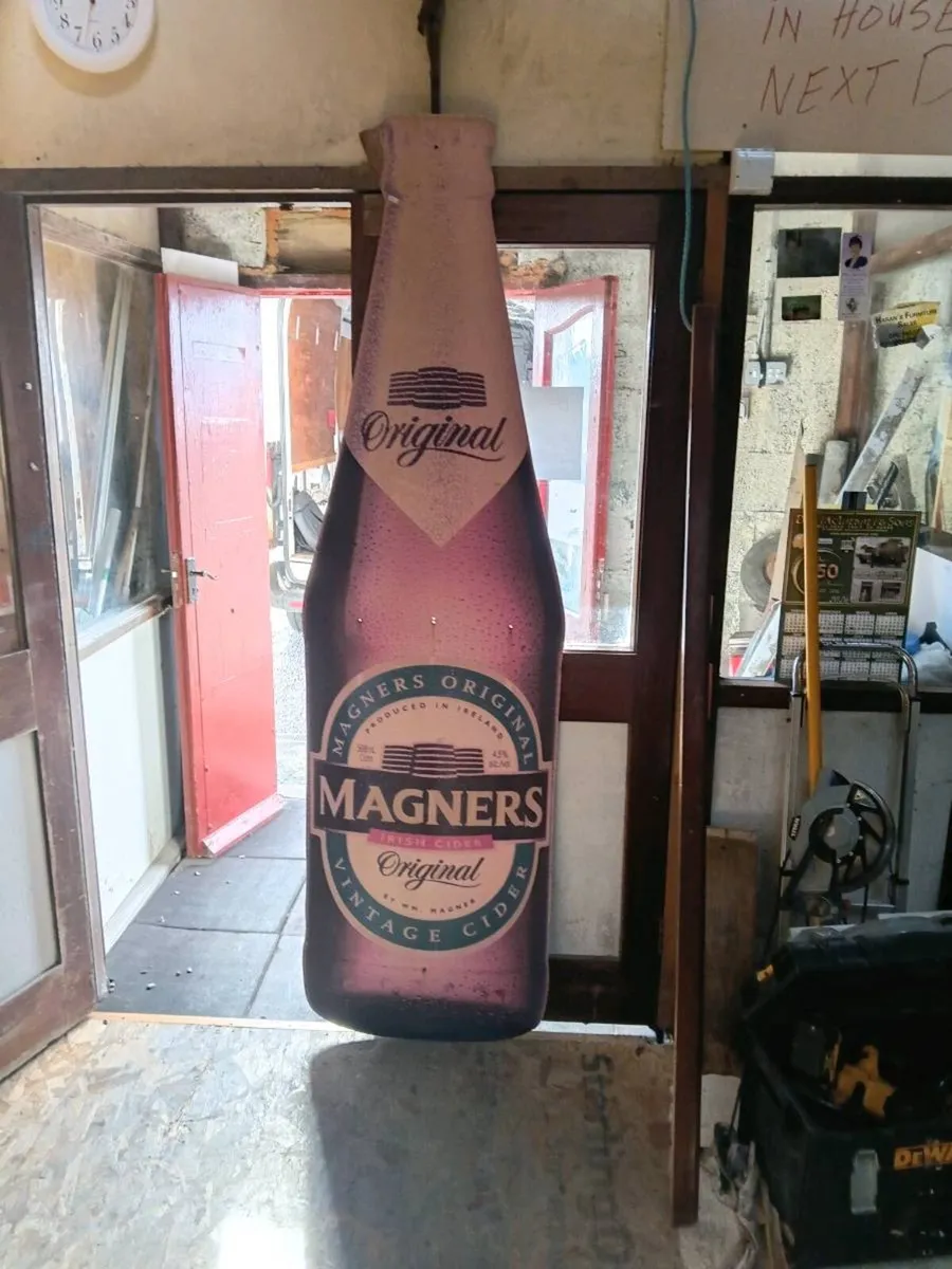 Magners sign - Image 1