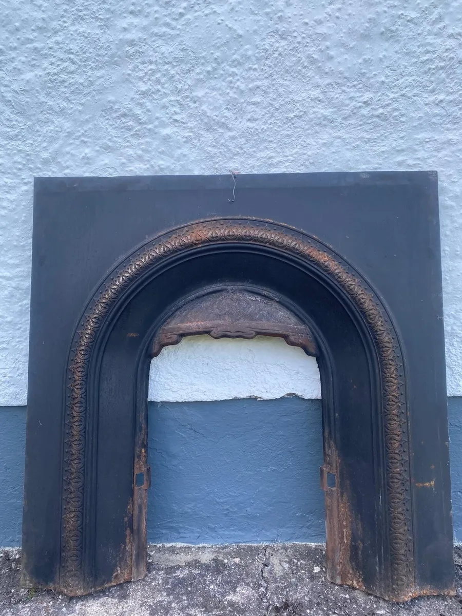 Wooden fireplace surround +/- cast iron fireplace - Image 2