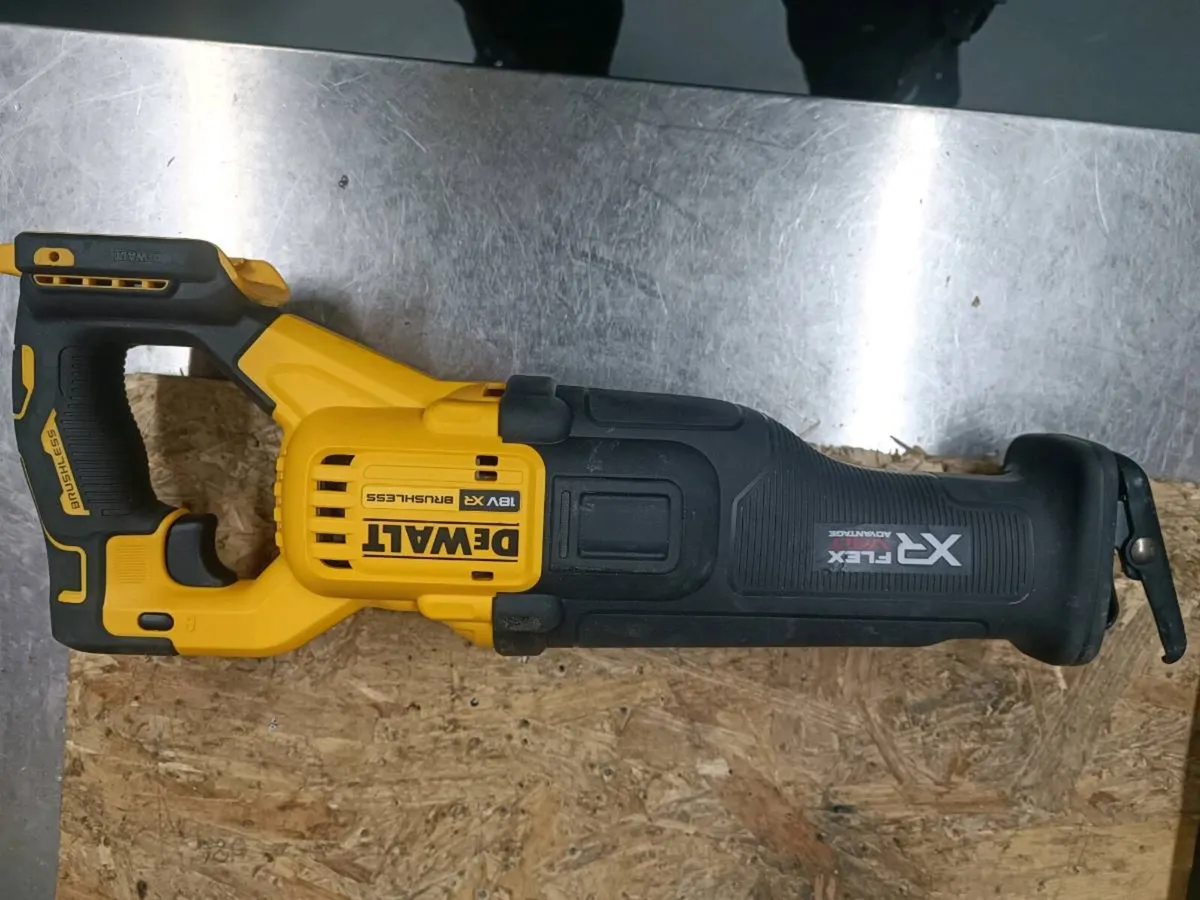 DeWalt dcs386 saber saw. Body only