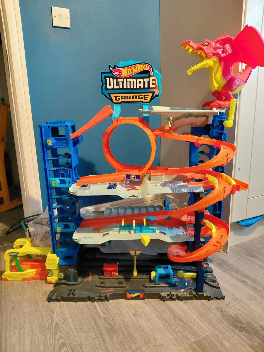 Hot wheels garage