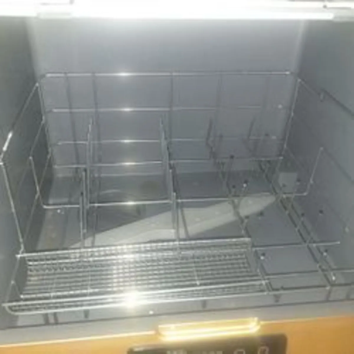 Dish washer. - Image 2