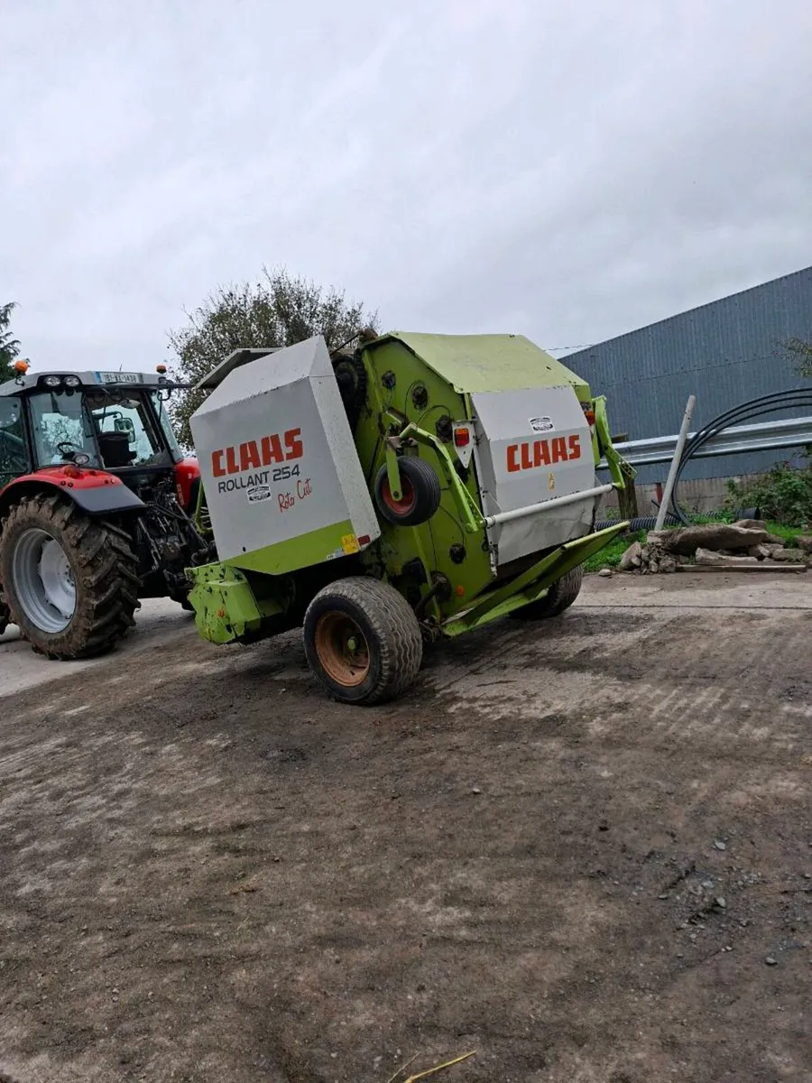 Claas 254 baler - Image 2