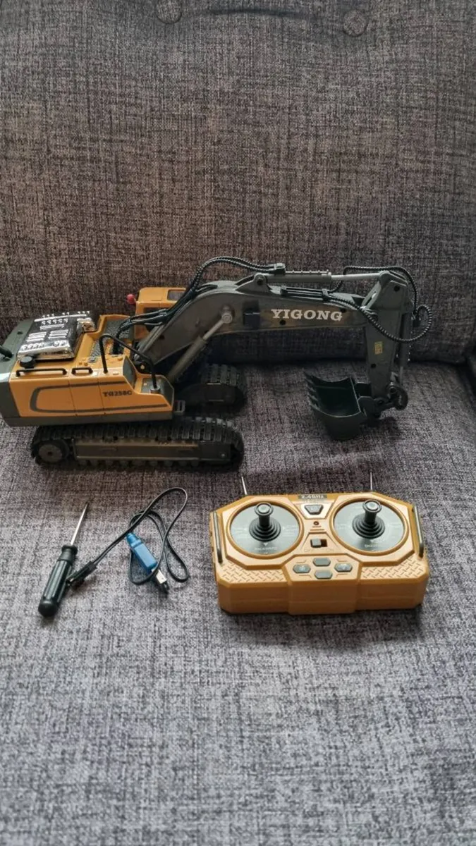 Model excavator - Image 1