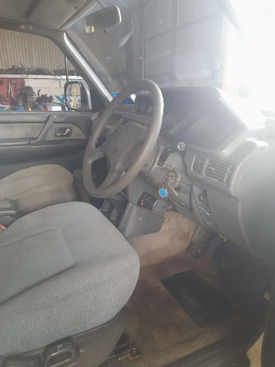 Mitsubishi pajero - Image 2