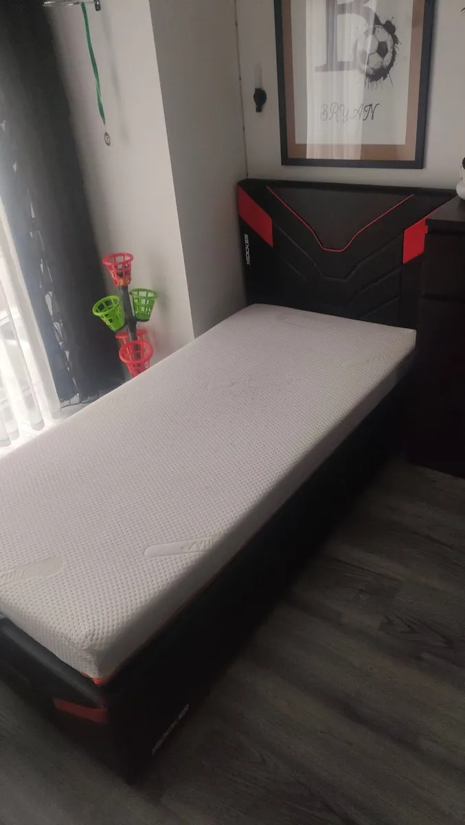single bed with mattress - Image 1