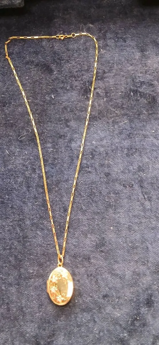 9ct gold  vintage locket and chain - Image 4