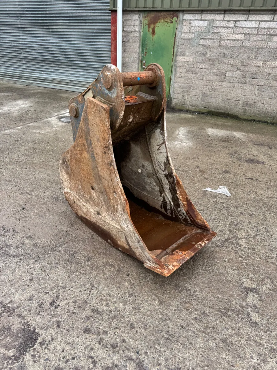 24” Hill Bucket on 80mm pins - Image 1