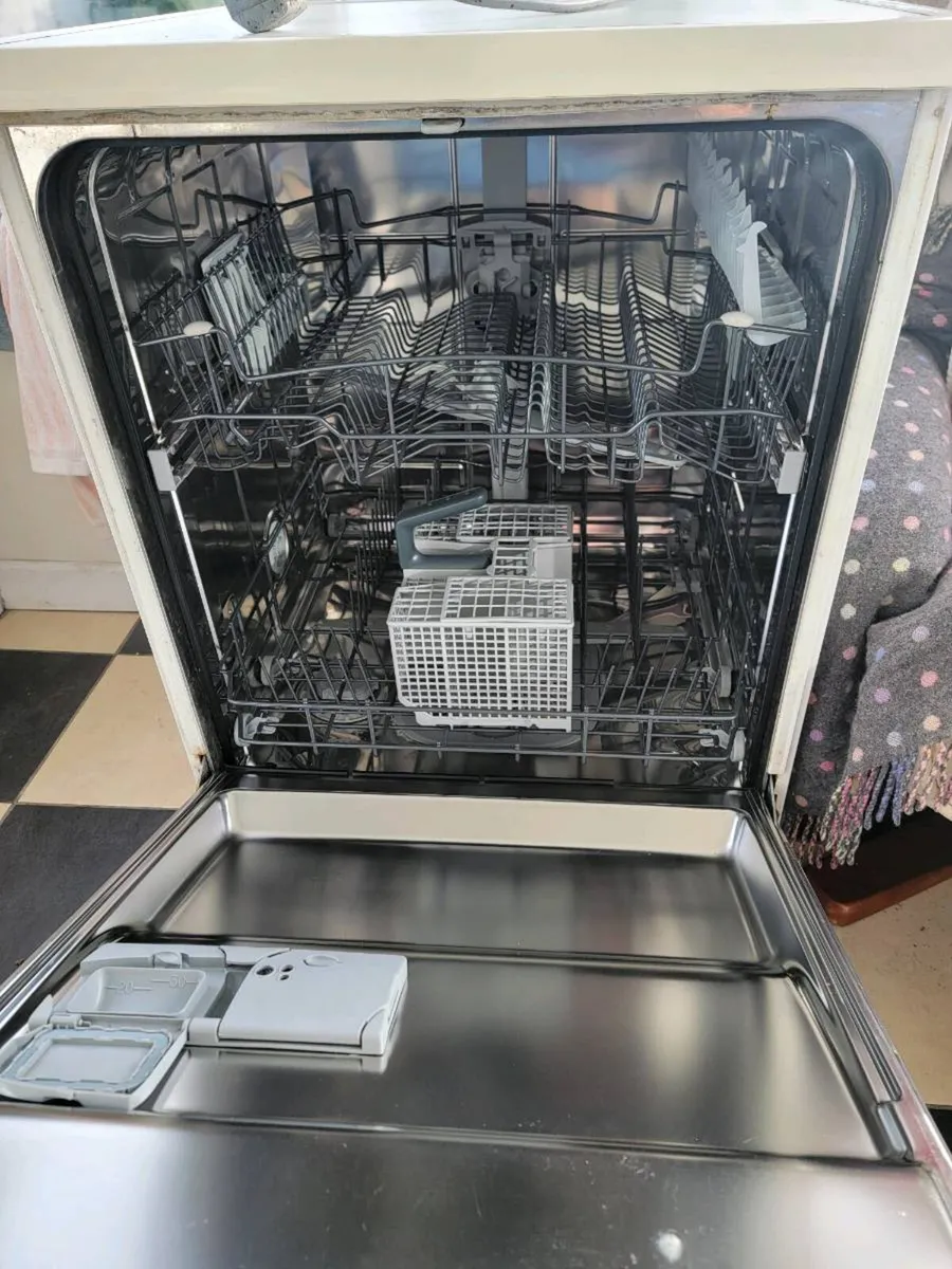 Dishwasher - Image 3