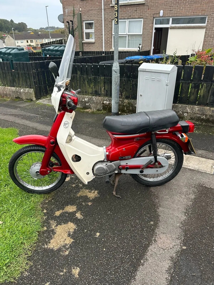 1995 Honda C90 Cub - Image 3