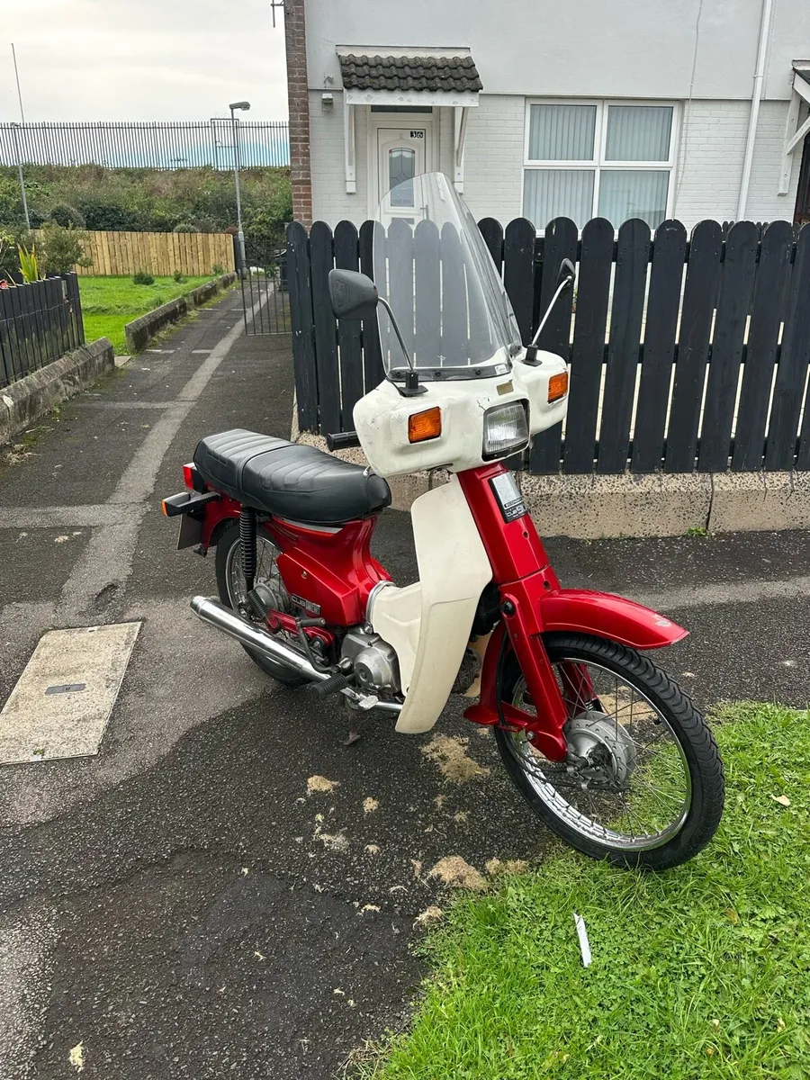 1995 Honda C90 Cub - Image 2